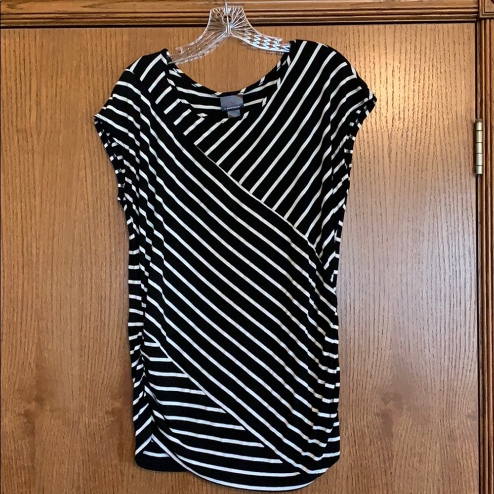 Black and white maternity top